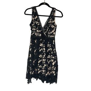 796-ROMEO and JULIET COUTURE Black Floral Crochet Overlay Sleeveless Dress